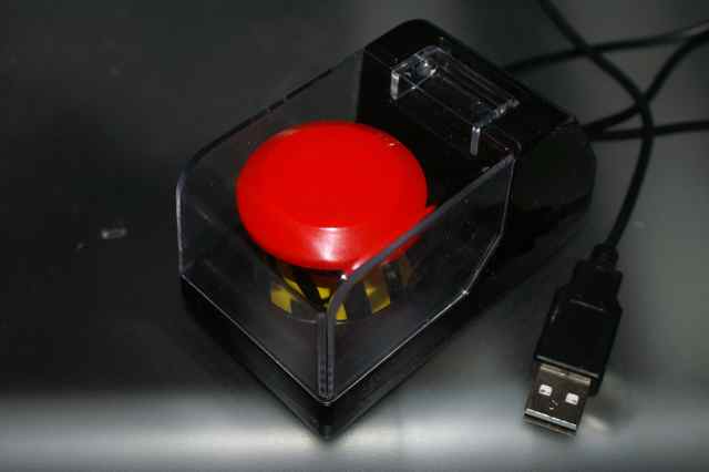 Зачем красная кнопка. Кнопка USB DAF 105. Красная кнопка вспышка godoxtt750c. Большая красная кнопка USB. USB кнопка программируемая.